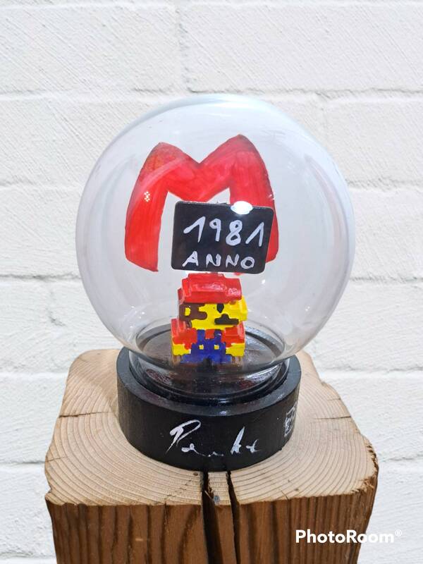 Keramik Figur von Nintendo im Glas Stil Pop Art Skulpturen